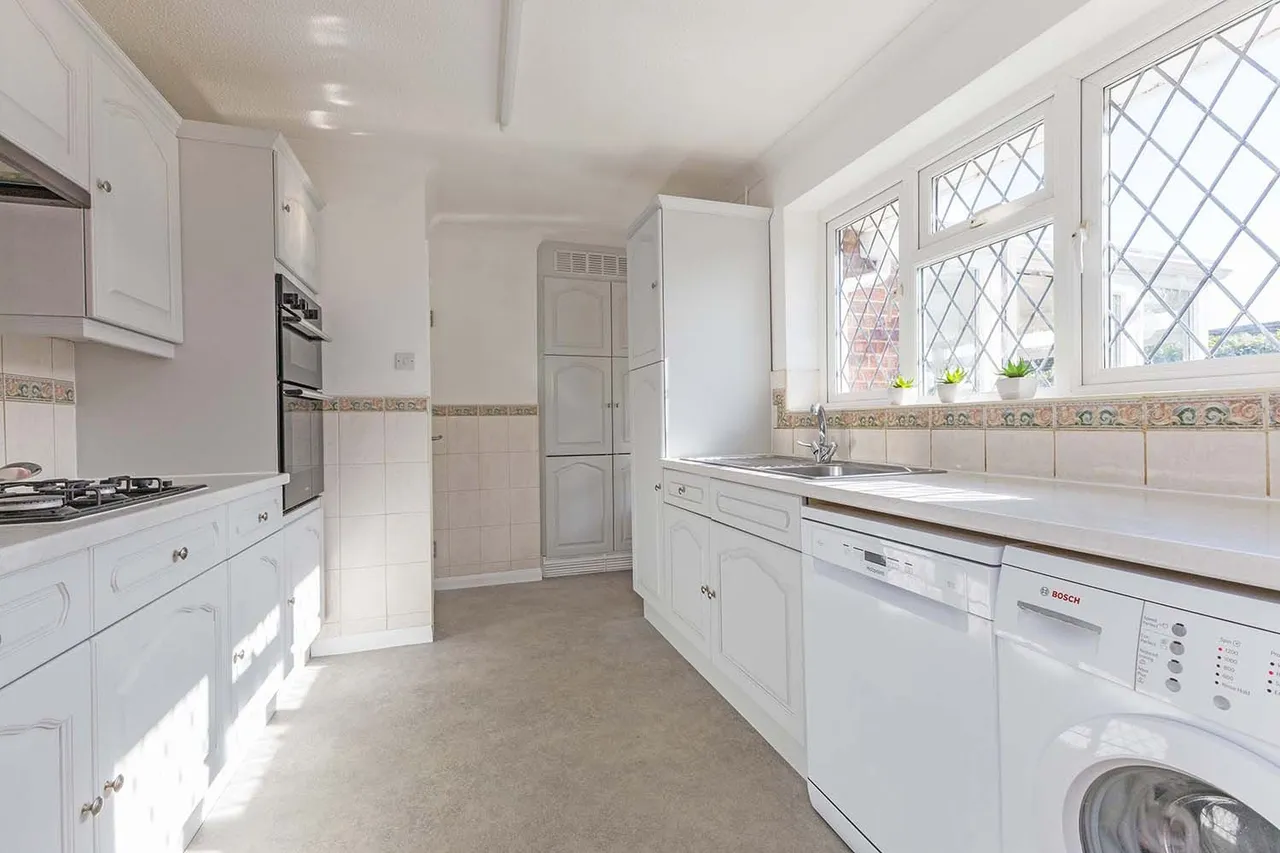 Hungerford Drive, Maidenhead, Berkshire SL6 7UT, photo 9