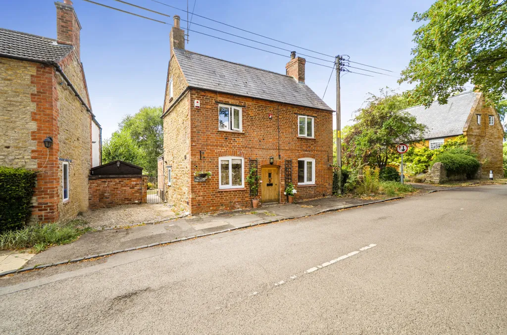 3 bed house for sale — High Street South, Tiffield, Northamptonshire, NN12 8AB