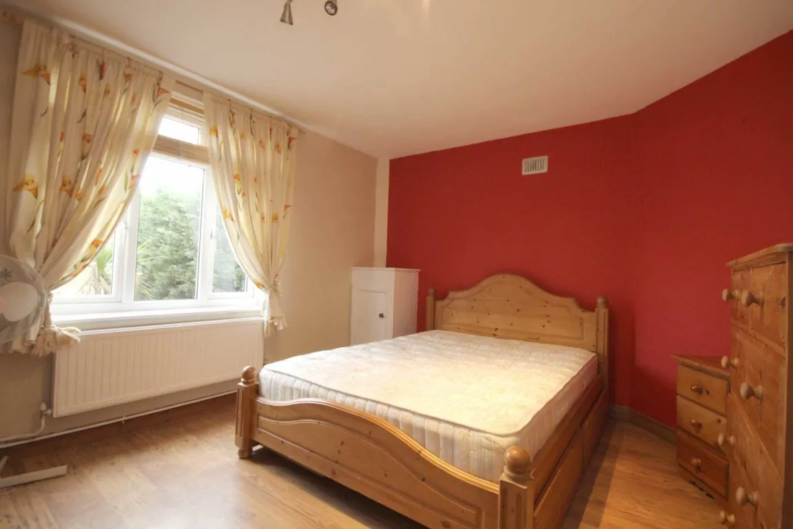 Townholm Crescent, W7, photo 3