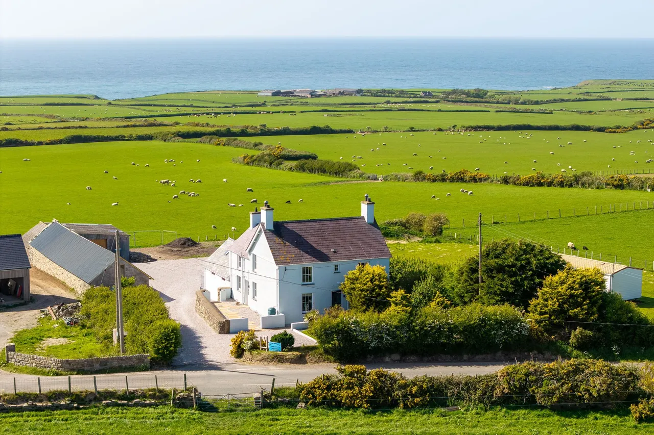 5 bed house for sale, Congl Cae, Llangwnadl, LL53