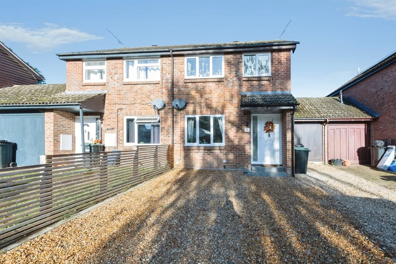 Avon Meade, Fordingbridge, SP6, photo 2