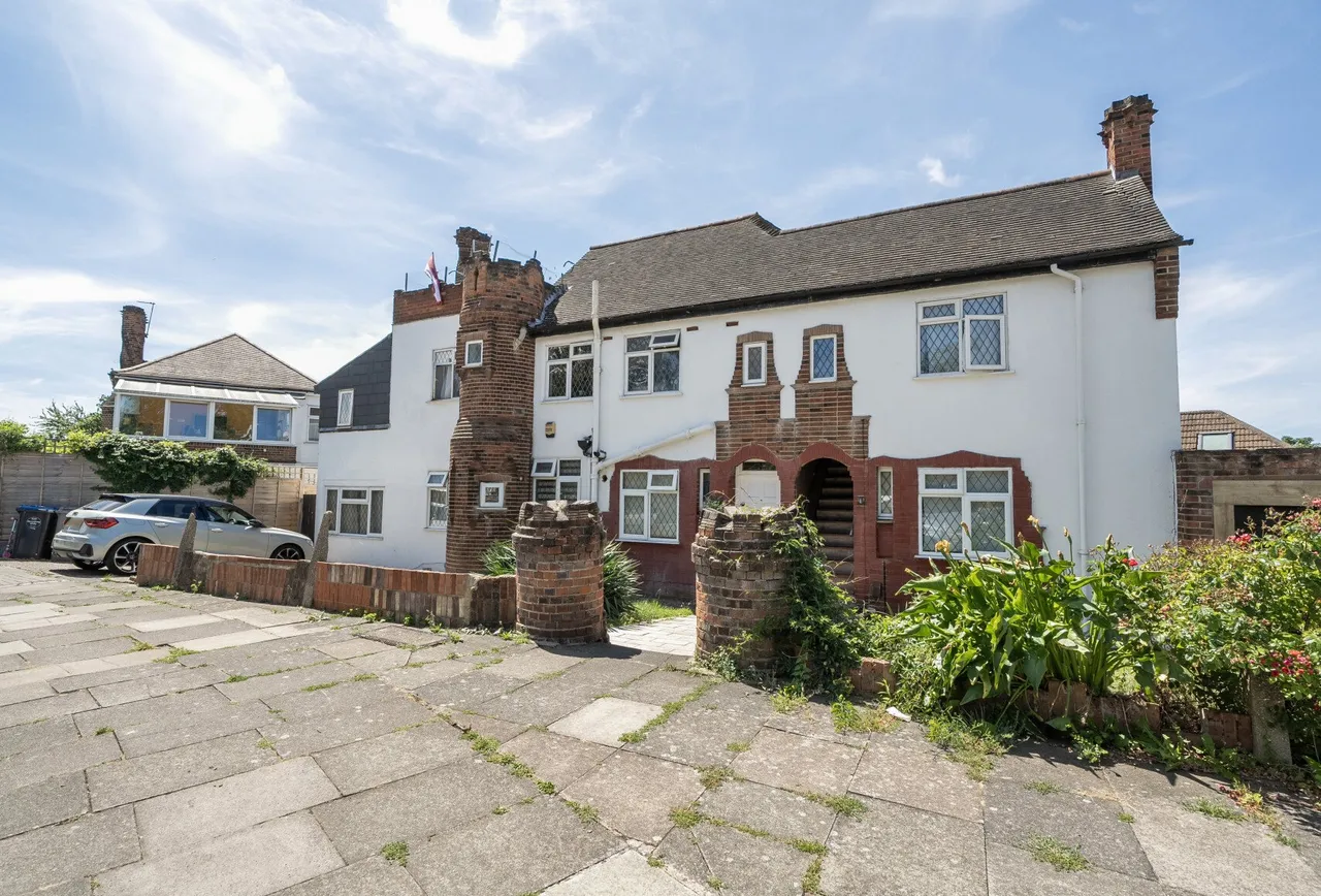Upminster House, Buck Lane, NW9 0AN, photo 2