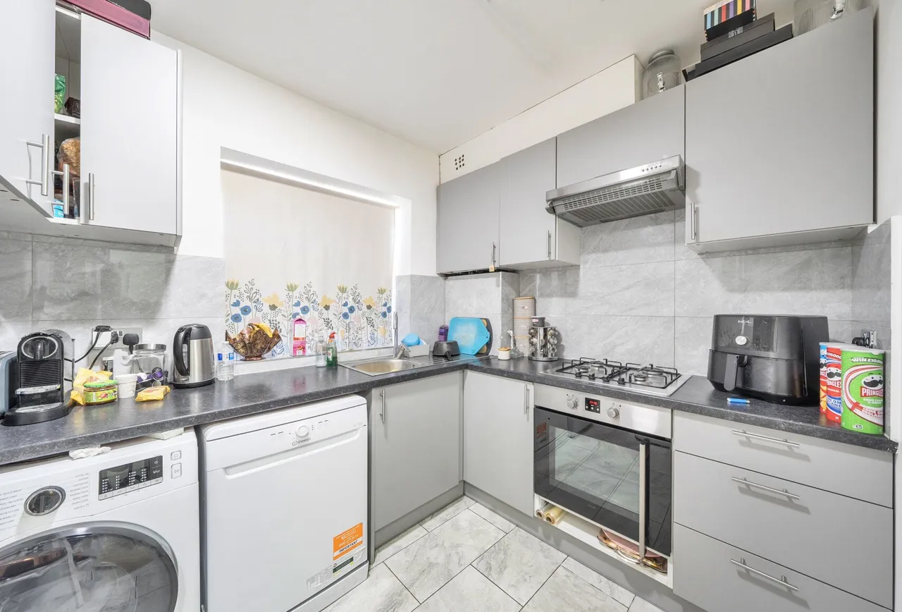 Upminster House, Buck Lane, NW9 0AN, photo 5