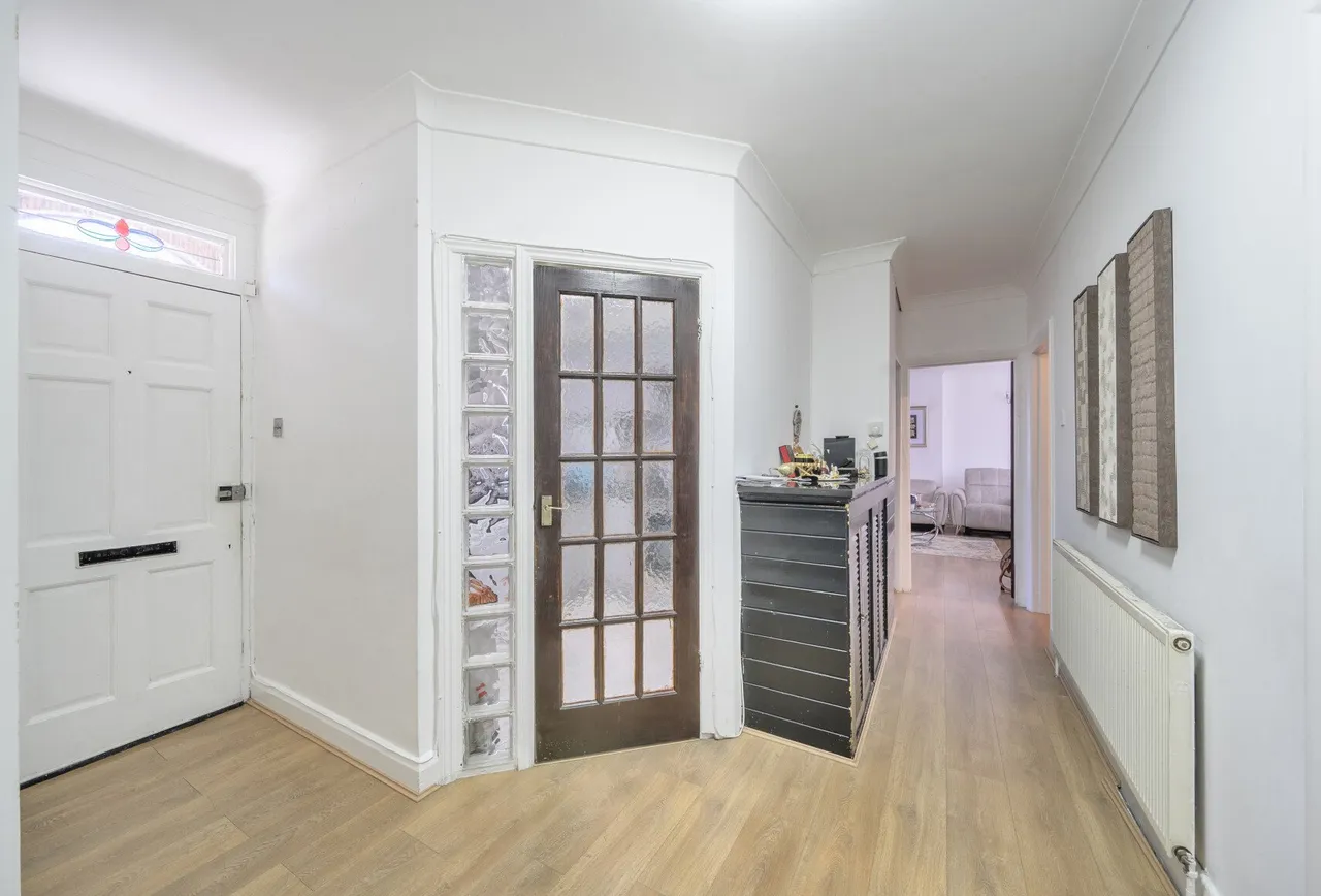 Upminster House, Buck Lane, NW9 0AN, photo 9