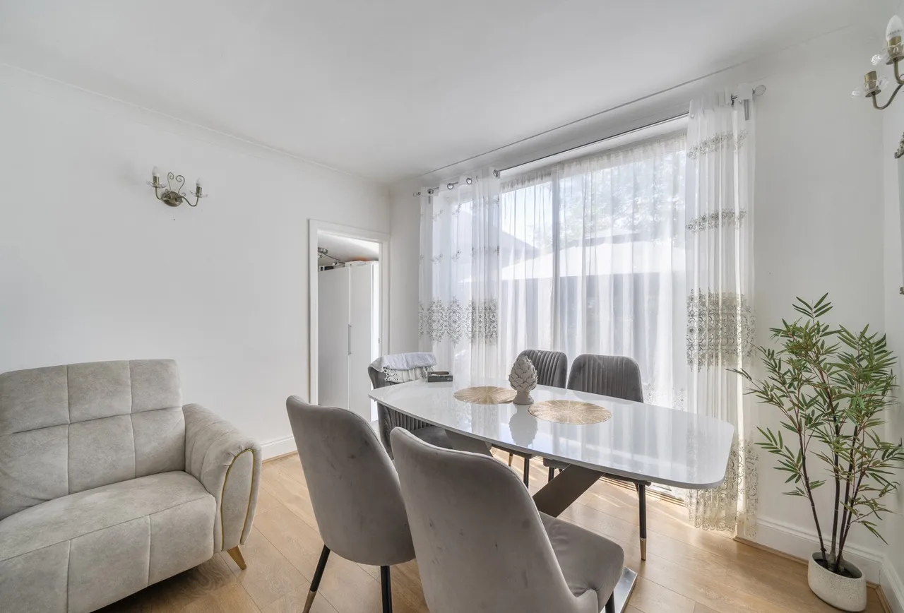 Upminster House, Buck Lane, NW9 0AN, photo 3