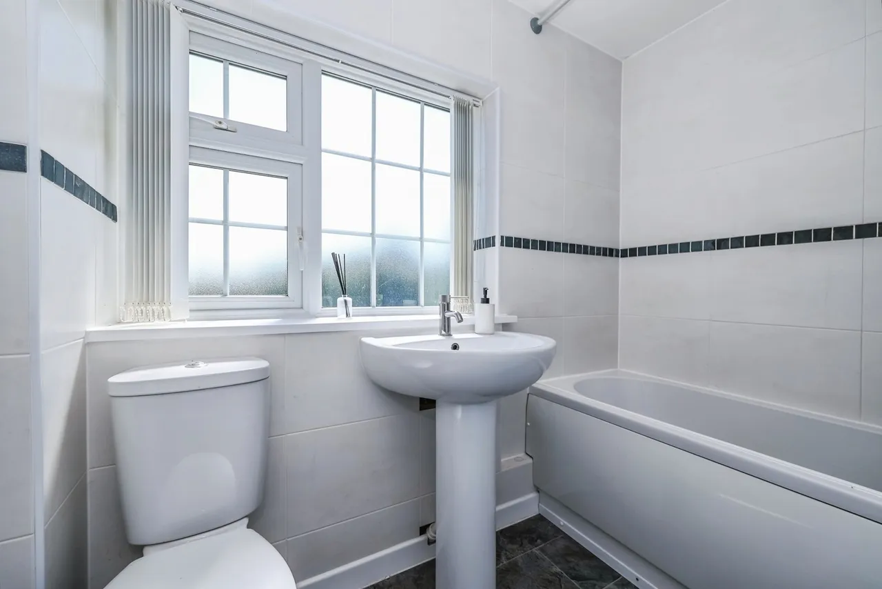 Dunsby Close, Clifton, Nottingham, NG11, photo 19