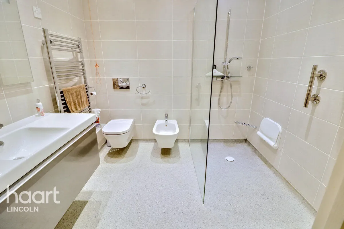 Minster Court, Bracebridge Heath, LN4, photo 10
