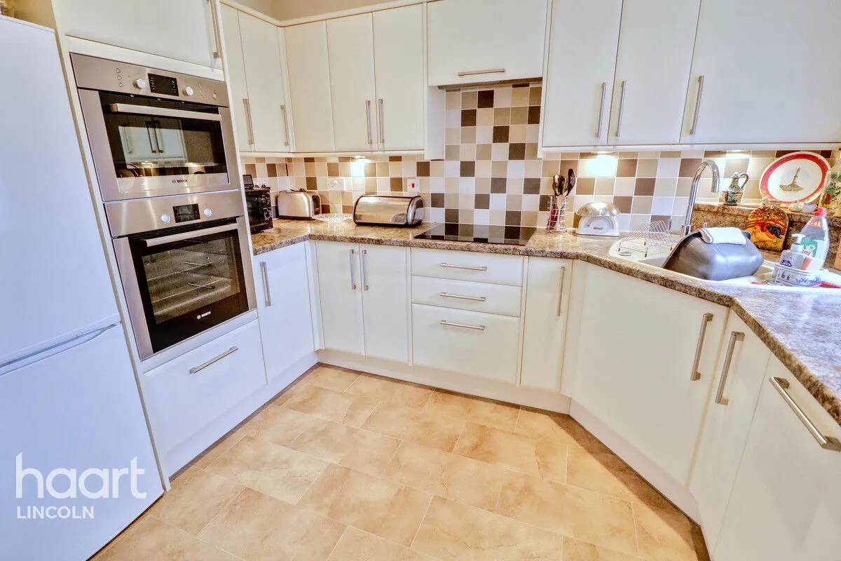 2 bed flat for sale, Minster Court, Bracebridge Heath, LN4