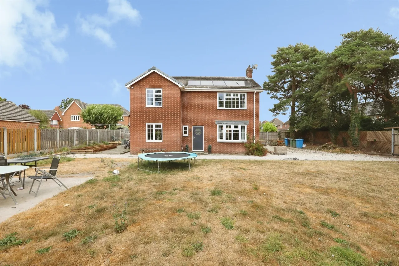 Bracken Lane, Retford, photo 14