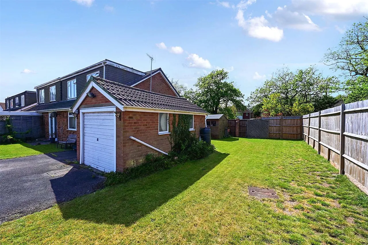 Mytchett Road, Mytchett, GU16, photo 14