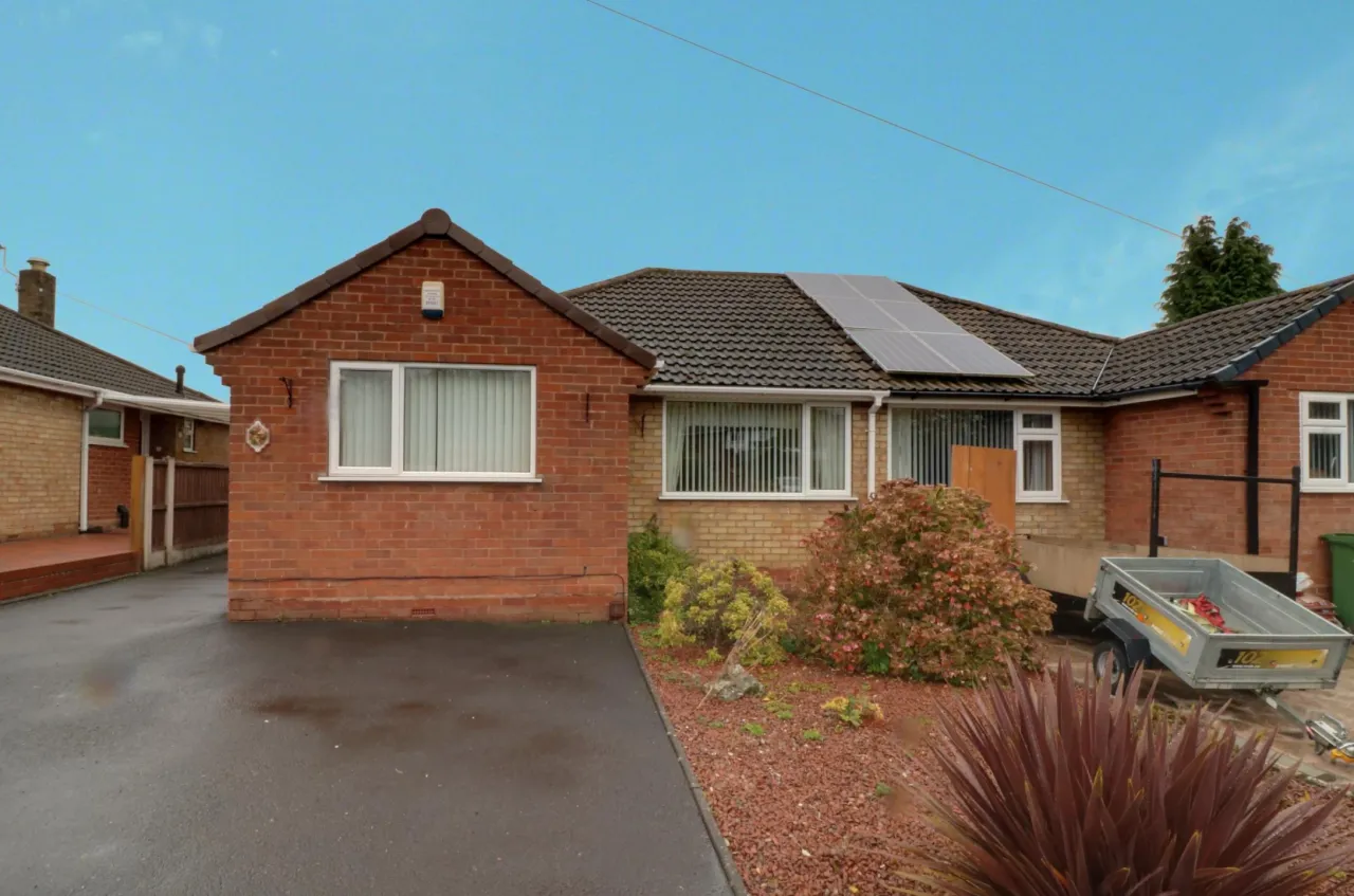 2 bed house for sale, Manor Drive, Telford