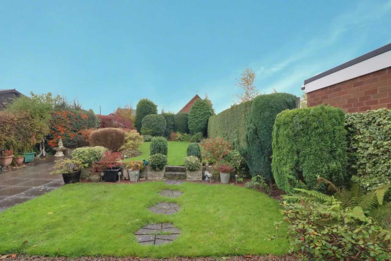Manor Drive, Telford, photo 15