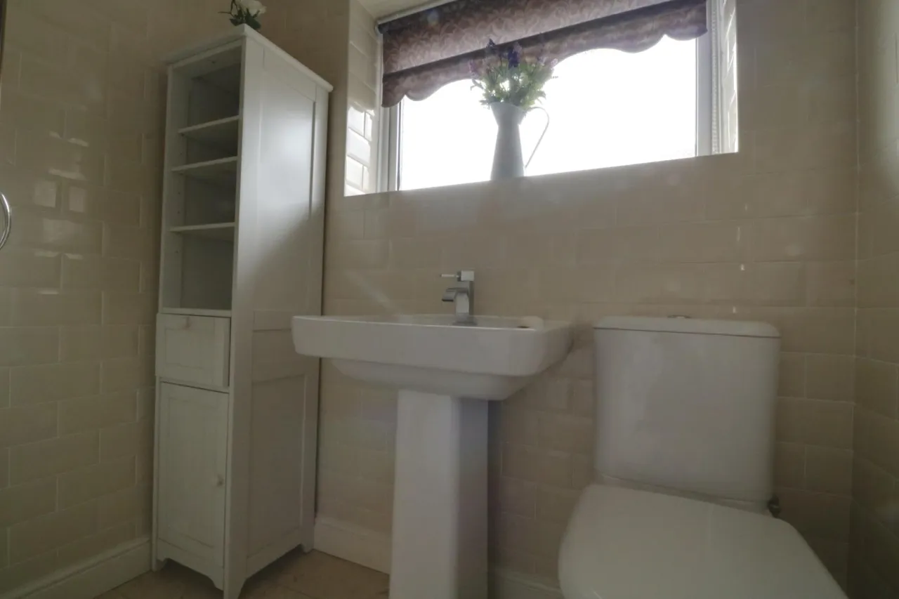 Manor Drive, Telford, photo 11