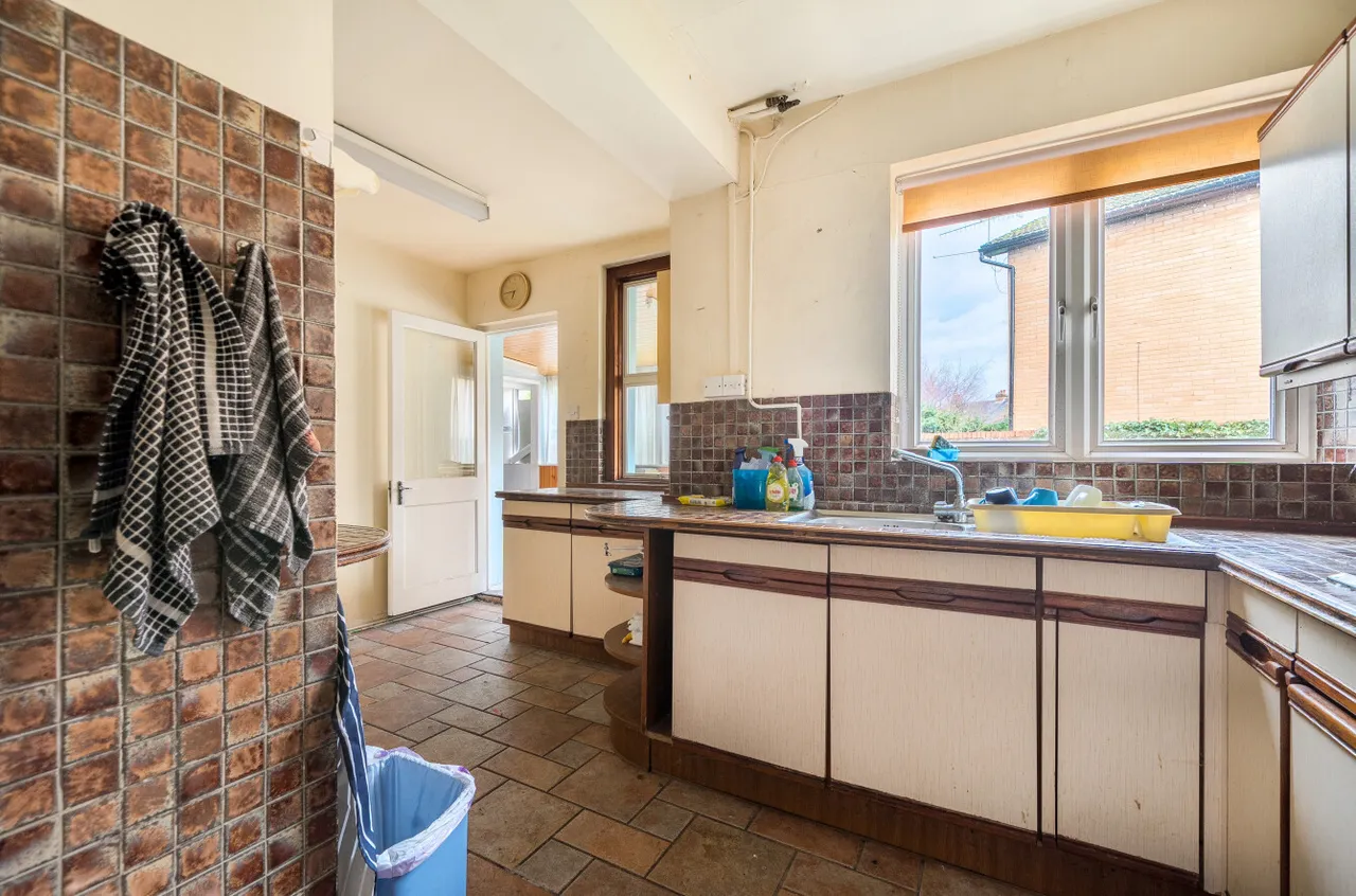 St Johns Street, Farncombe, GU7, photo 11
