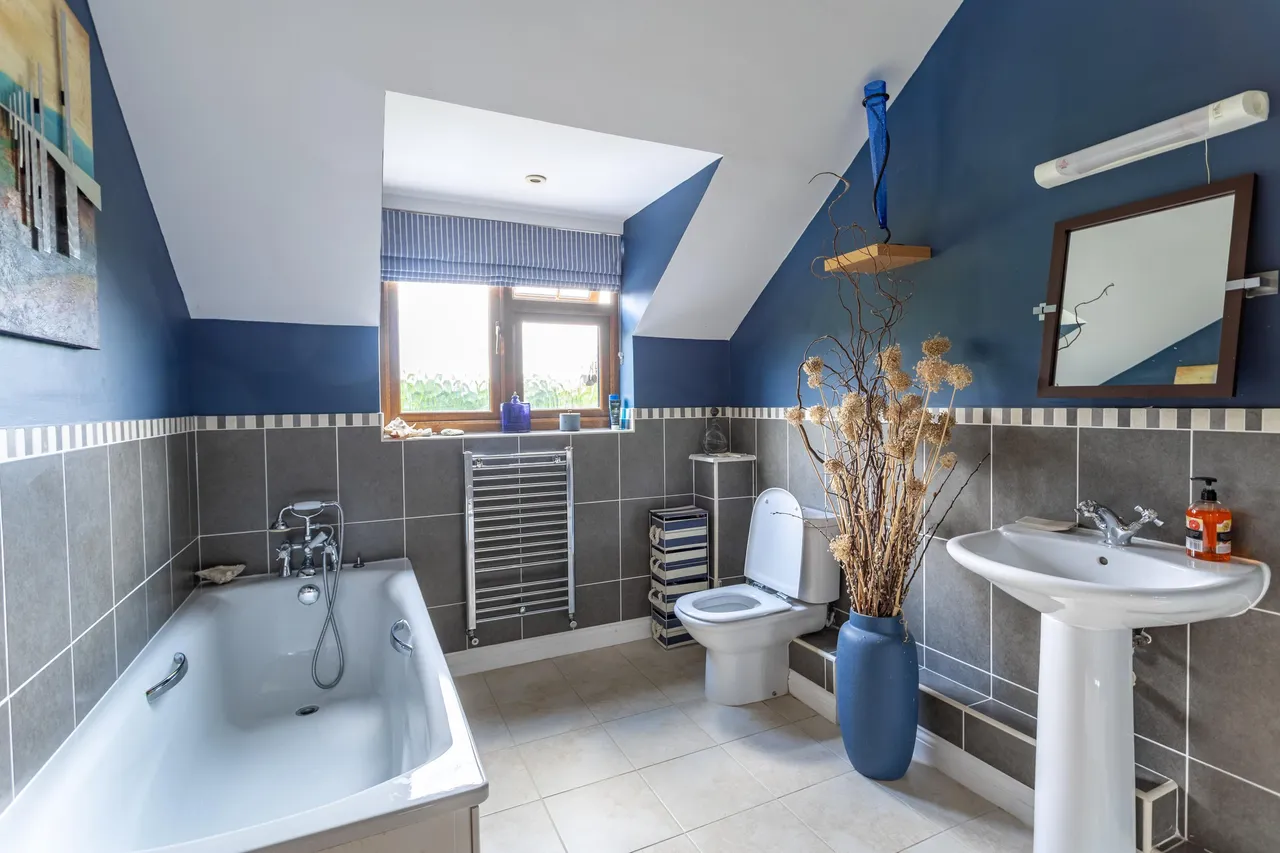 The Straits, Kingsley, GU35, photo 12