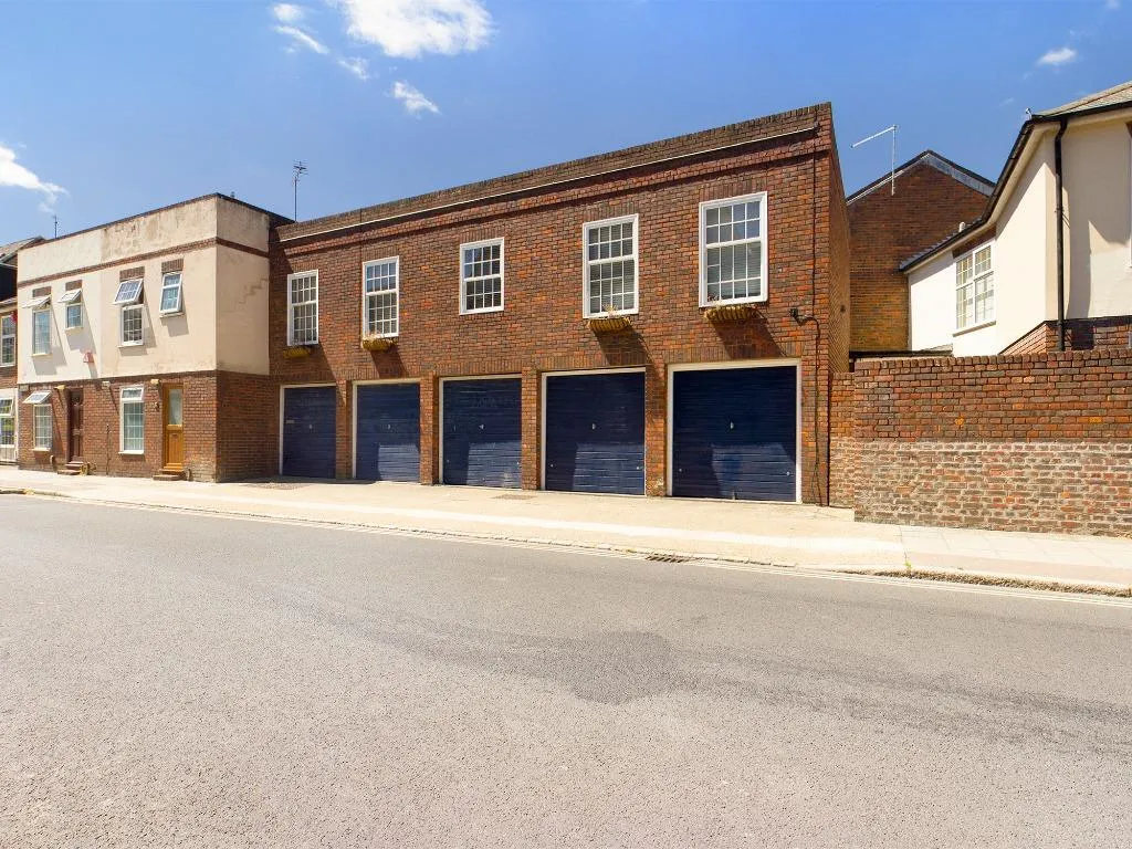 2 bed house to rent, Green Road, Southsea, PO5