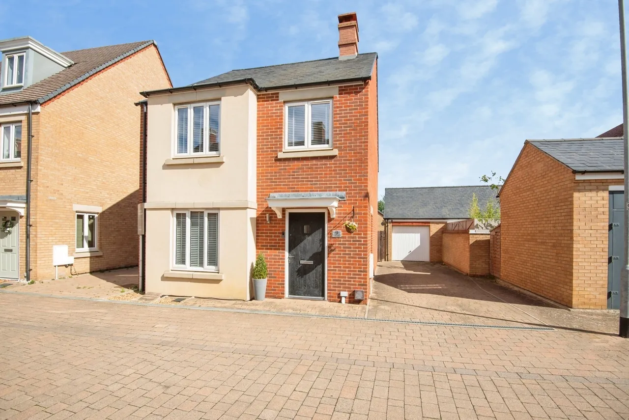 4 bed house for sale, Coates Road, Biggleswade, SG18