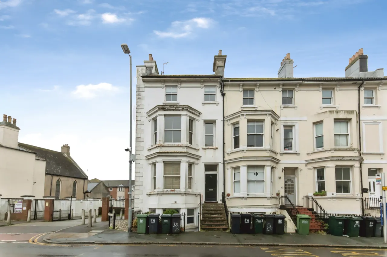 2 bed flat for sale, Cavendish Place, Eastbourne, BN21