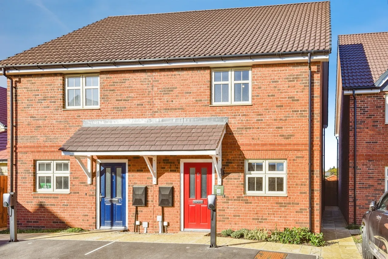 2 bed house for sale, Cranbrook Close, Patterdown, SN15