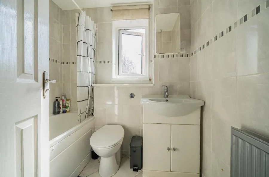 Ramsthorn Close, Swindon, SN2, photo 10