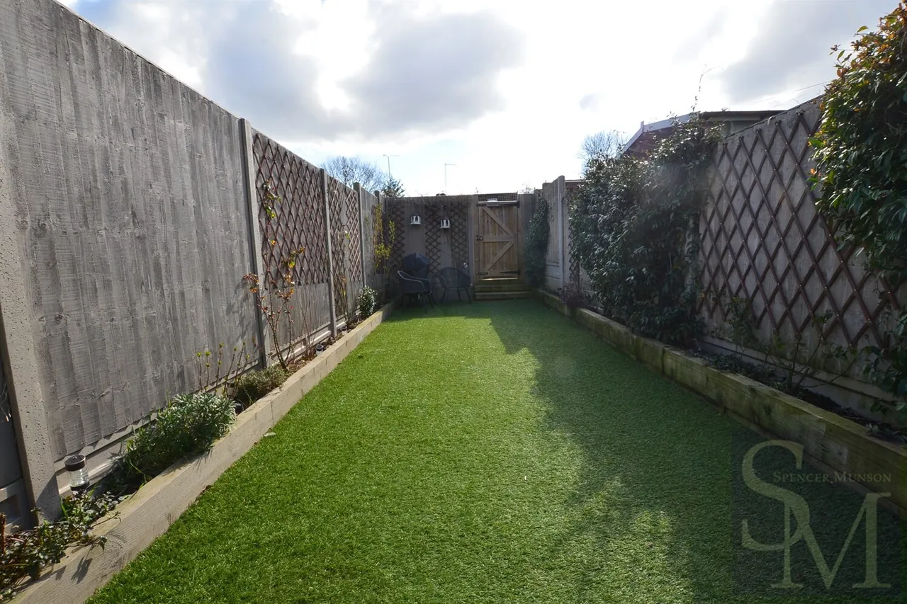 Theydon Bois, CM16, photo 17