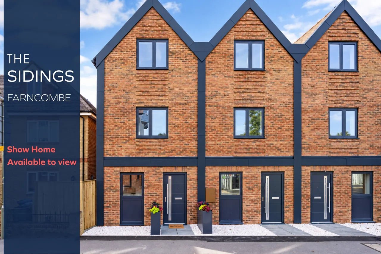 3 bed house for sale — The Sidings, Farncombe Street, Godalm...