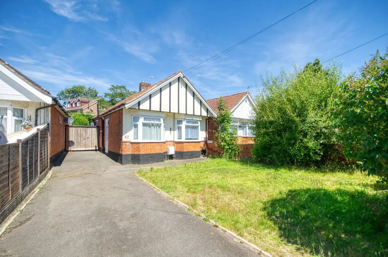 2 bed house for sale — Avon Road, Southampton, SO18 4FQ
