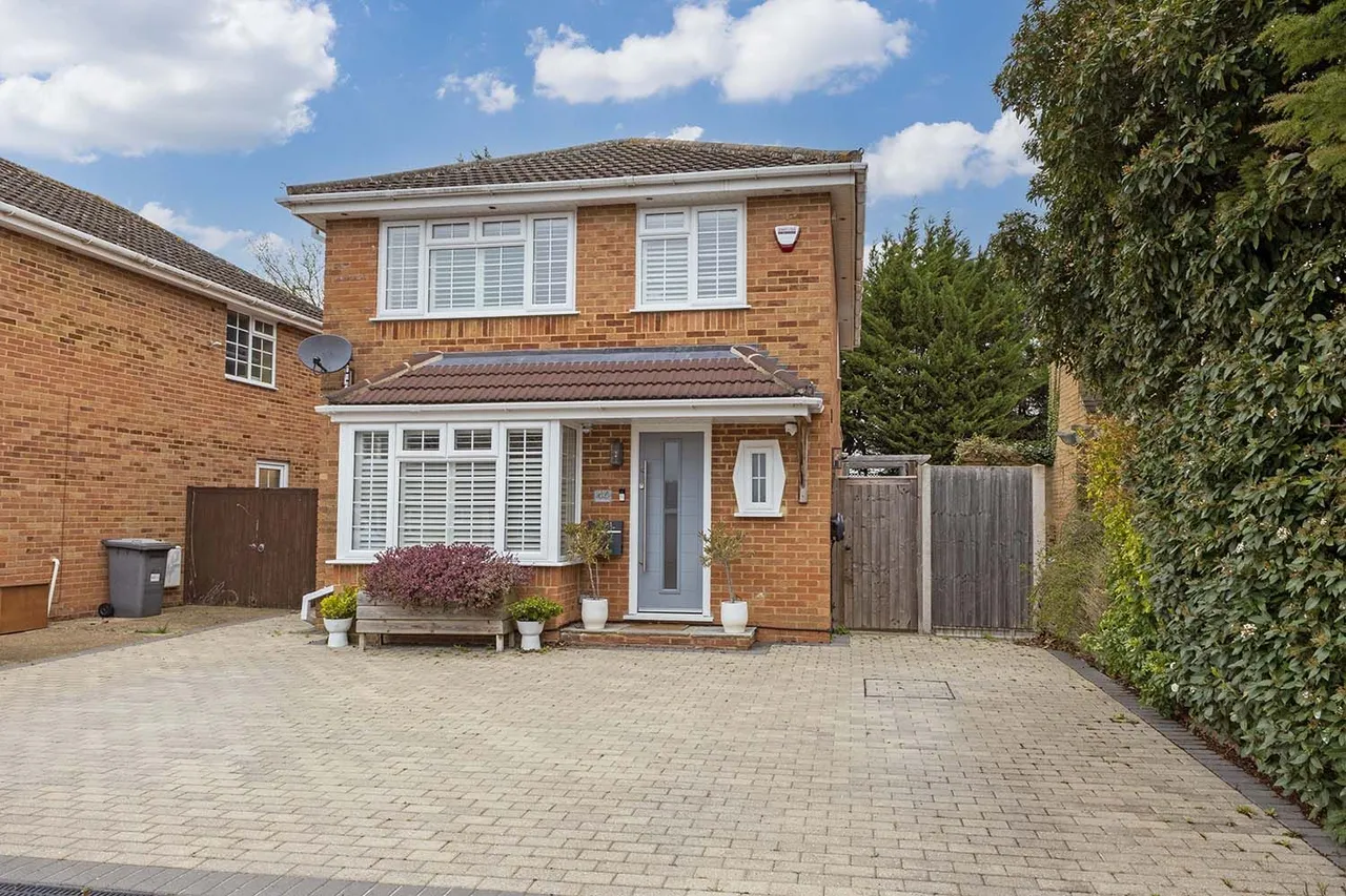 3 bed house for sale — Balmoral, Cranbrook Drive, Maidenhead, Berkshire