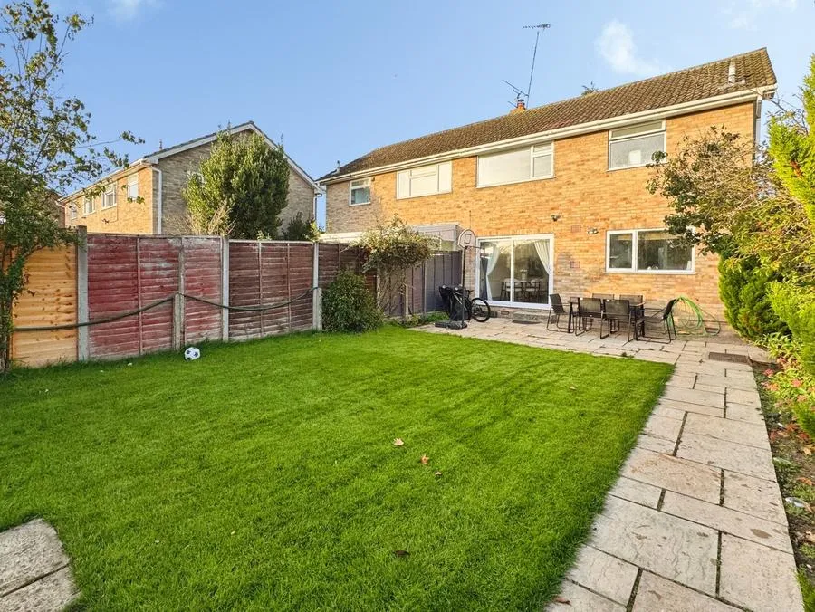 3 bed house for sale, Kingfisher Drive, Woodley, RG5