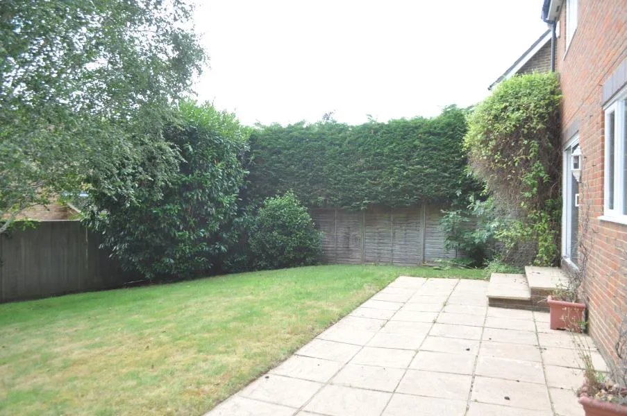 Surrey, GU25 4DJ, photo 12