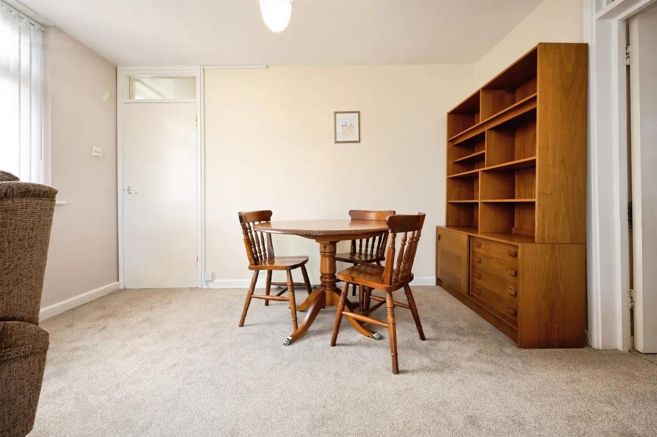 Ridgeway Court, Aylesbury, HP20, photo 4