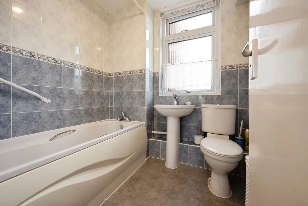Ridgeway Court, Aylesbury, HP20, photo 9