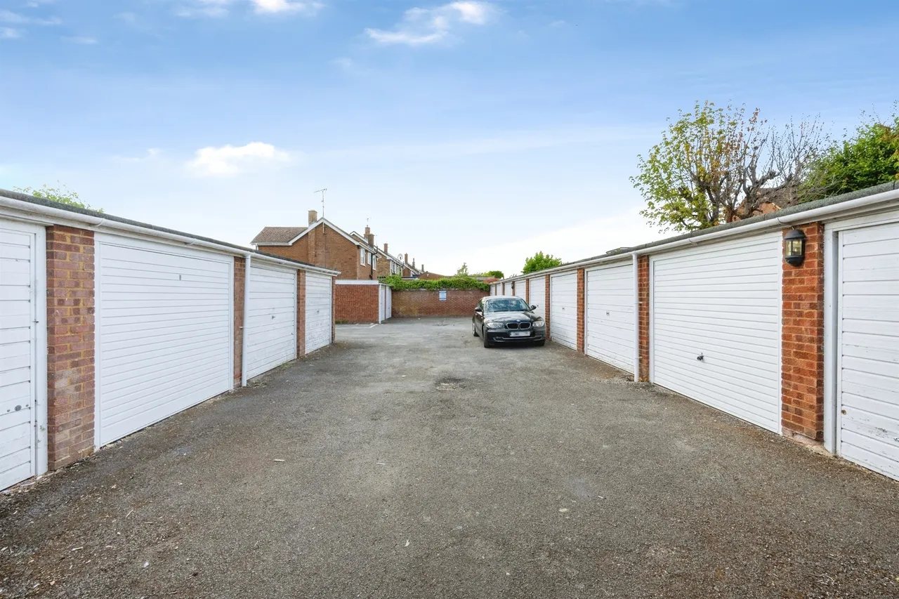 Ridgeway Court, Aylesbury, HP20, photo 14