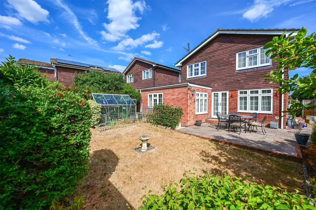 Avon Close, Ash, Guildford, Surrey, GU12 6NS, photo 2