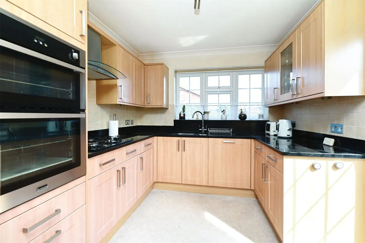 Avon Close, Ash, Guildford, Surrey, GU12 6NS, photo 6