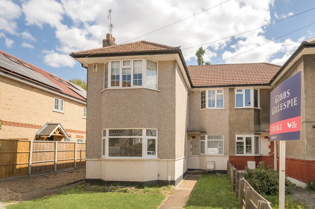 2 bed flat for sale, Berkeley Close, Ruislip, HA4
