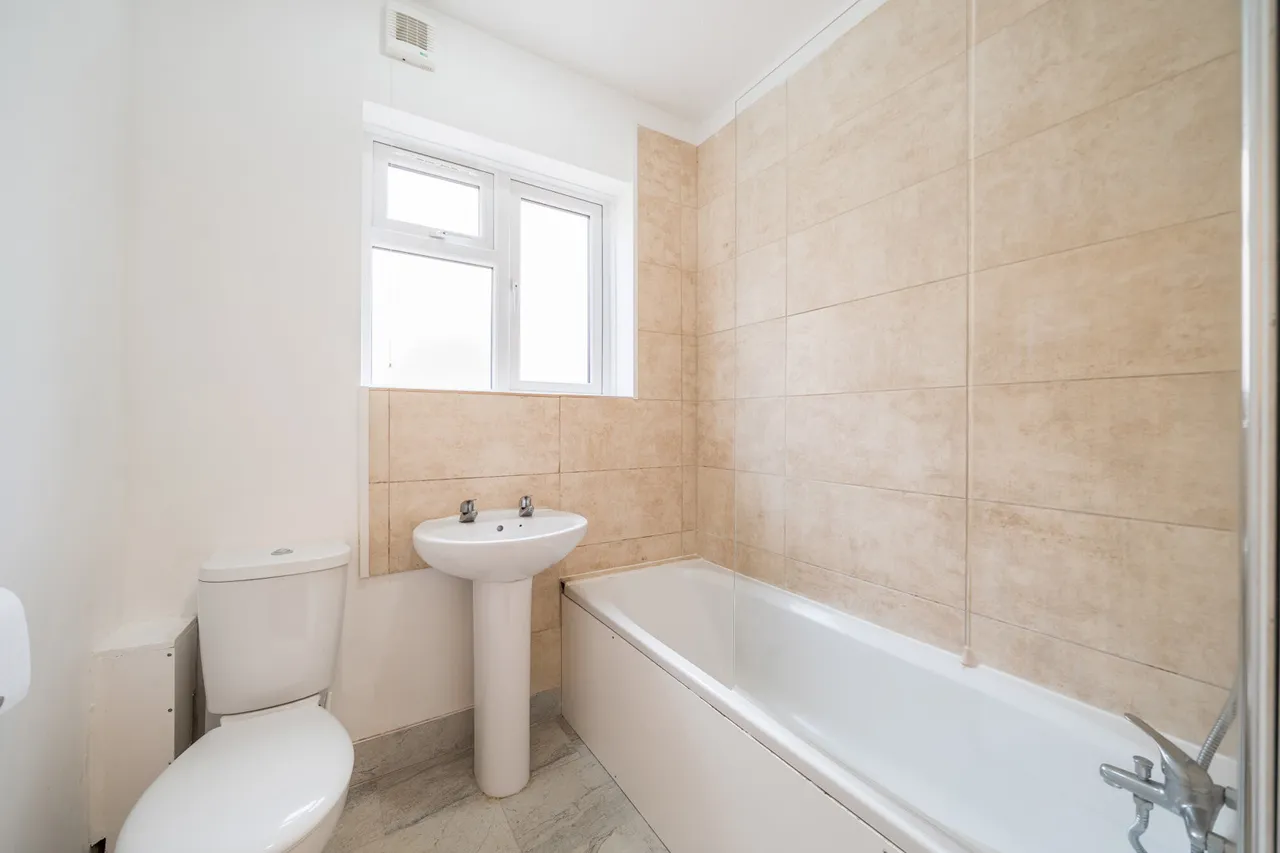 Berkeley Close, Ruislip, HA4, photo 8
