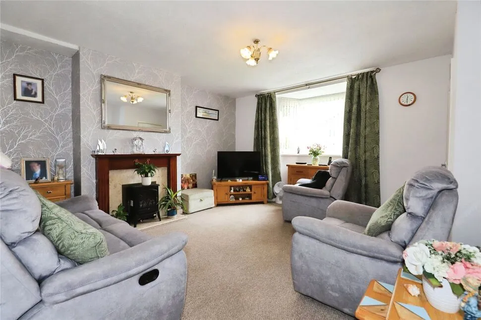 Dickinson Avenue, Wolverhampton, West Midlands, WV10, photo 2