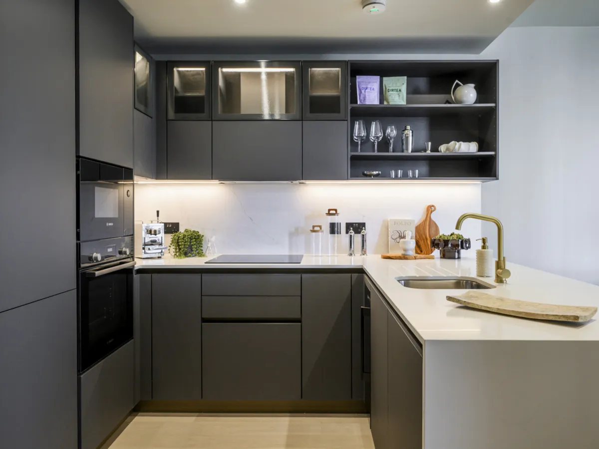 York Road, London, SW11, photo 9
