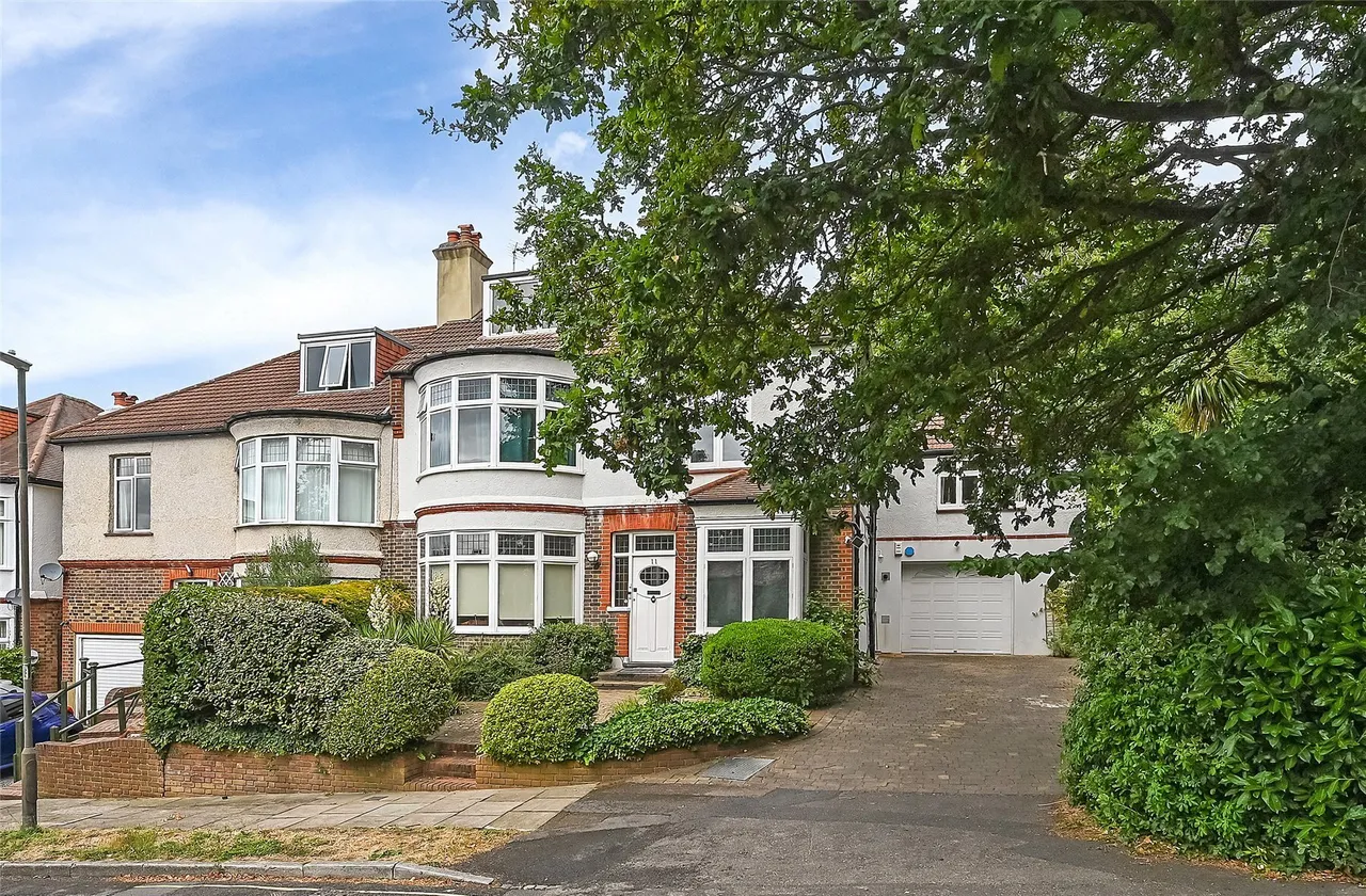 Durrington Park Road, London, SW20, photo 2