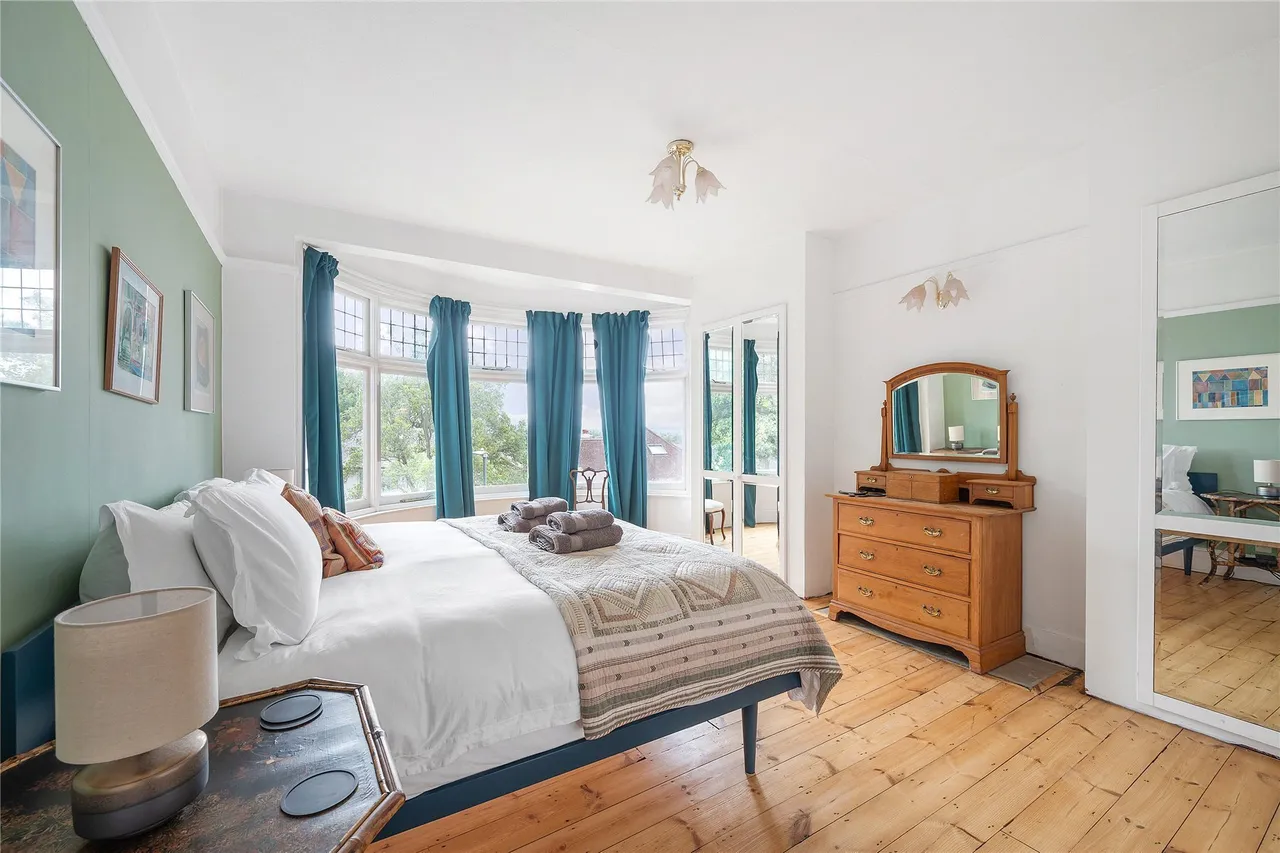 Durrington Park Road, London, SW20, photo 9