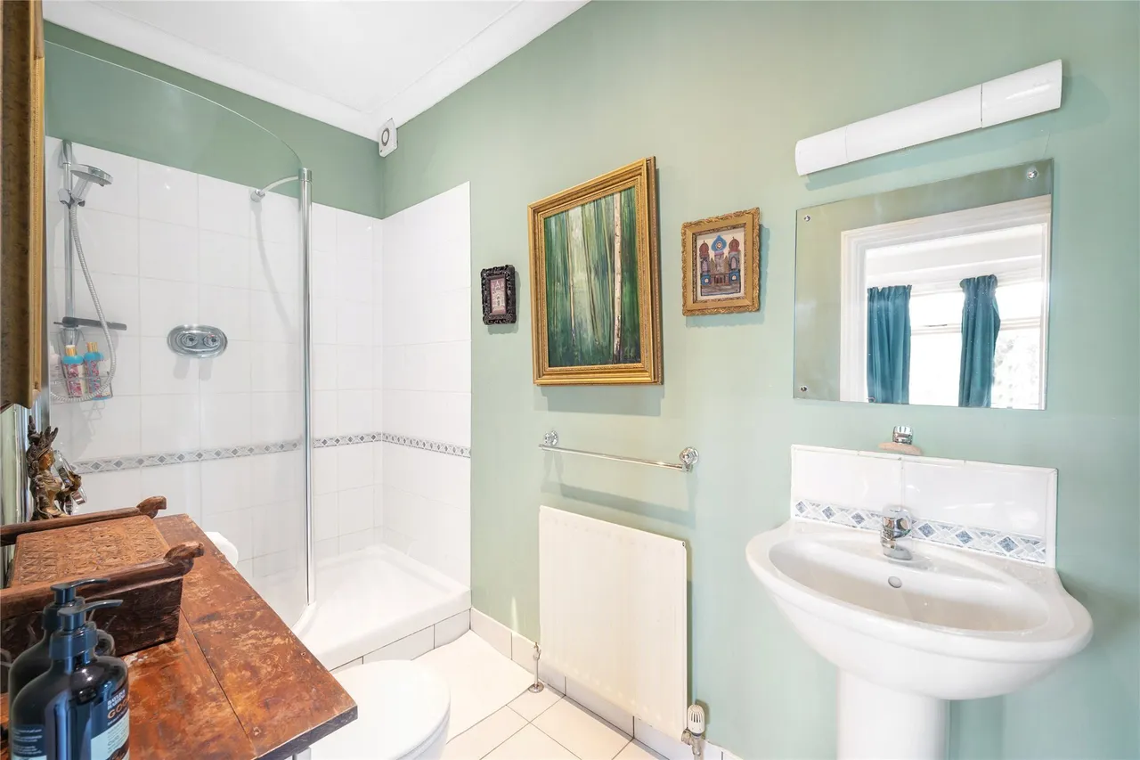Durrington Park Road, London, SW20, photo 11