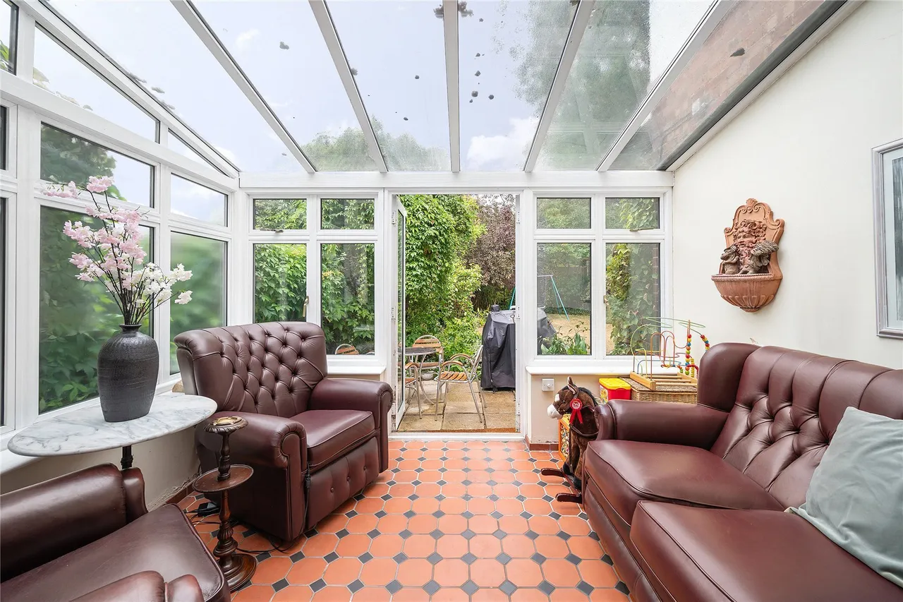 Durrington Park Road, London, SW20, photo 8
