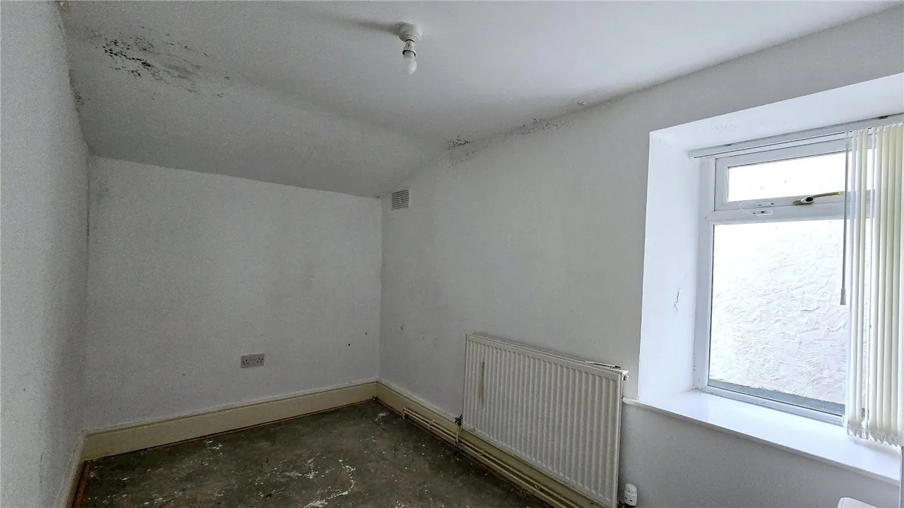 Wian Street, Holyhead, LL65, photo 9
