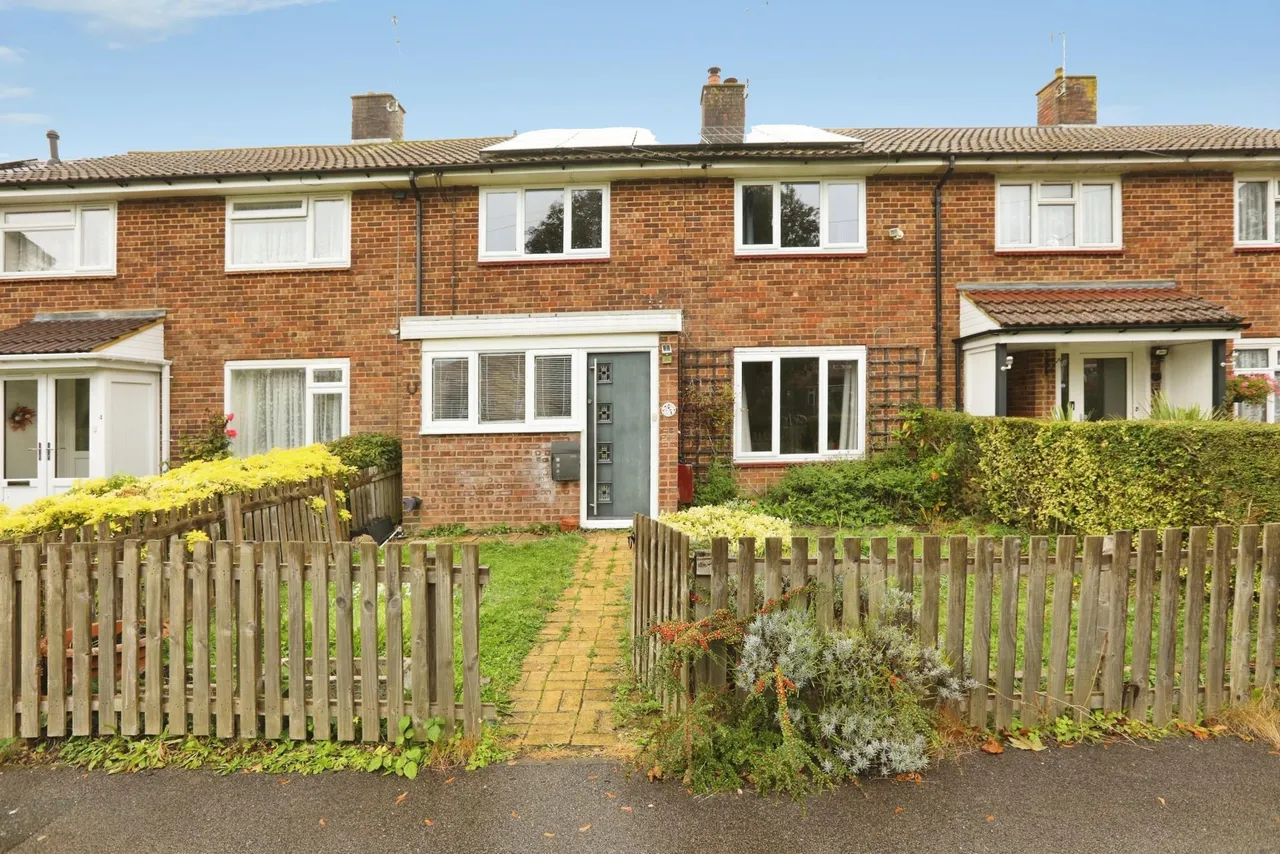 3 bed house for sale, Amberley Close, Crawley, RH10