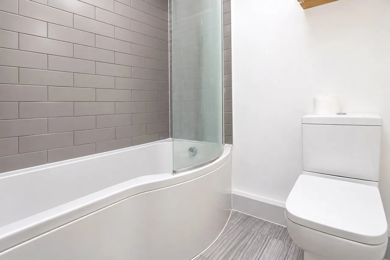 York Road, Woking, GU22, photo 8