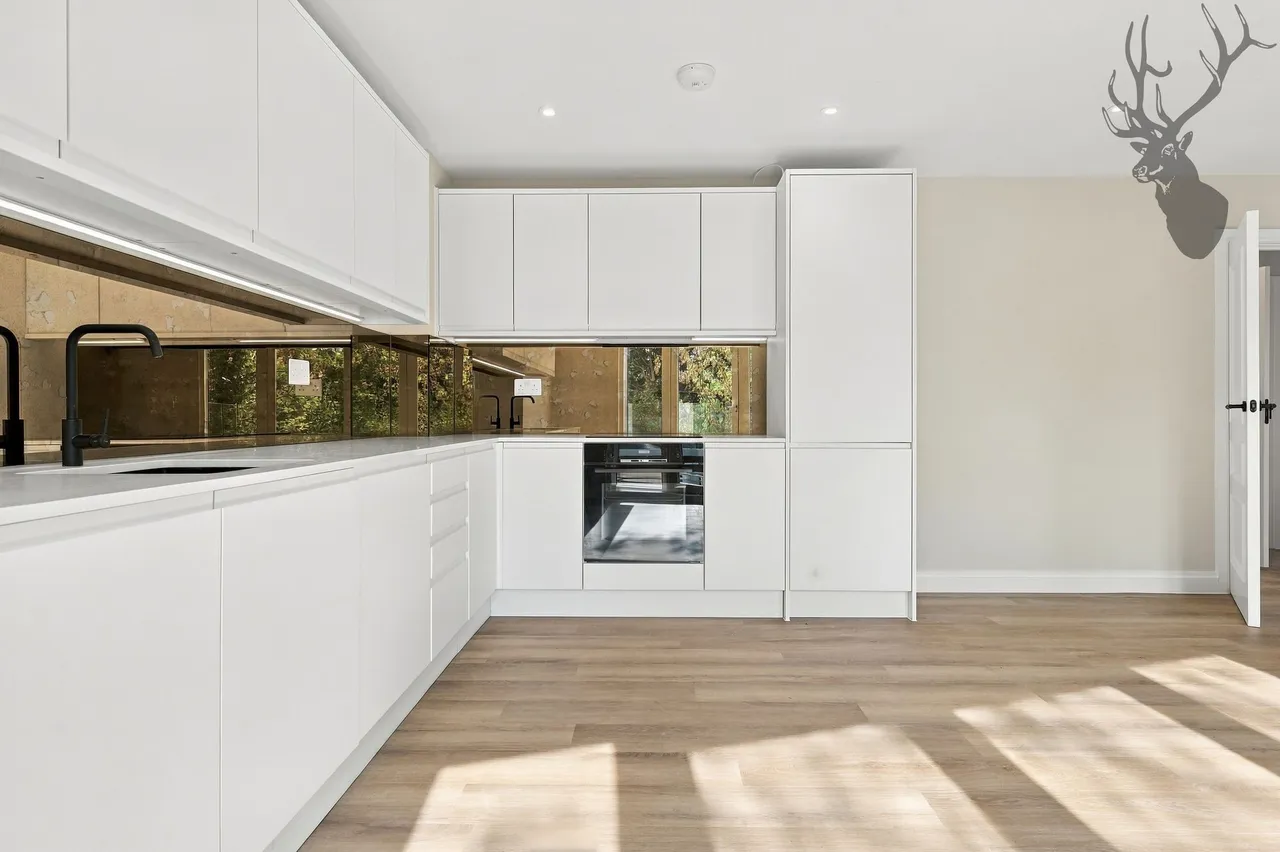 High Road, Chigwell, IG7, photo 3