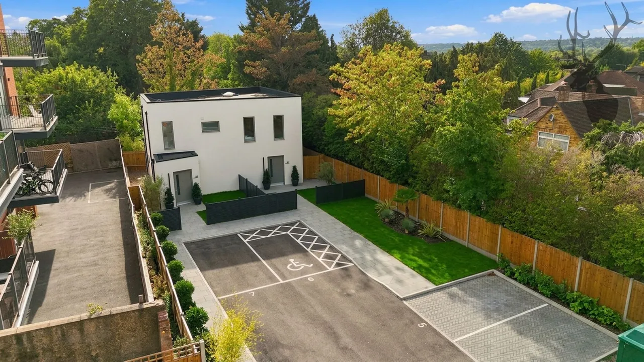 High Road, Chigwell, IG7, photo 14