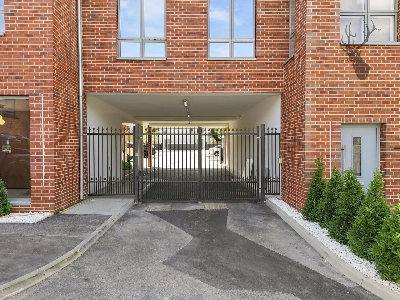 High Road, Chigwell, IG7, photo 13