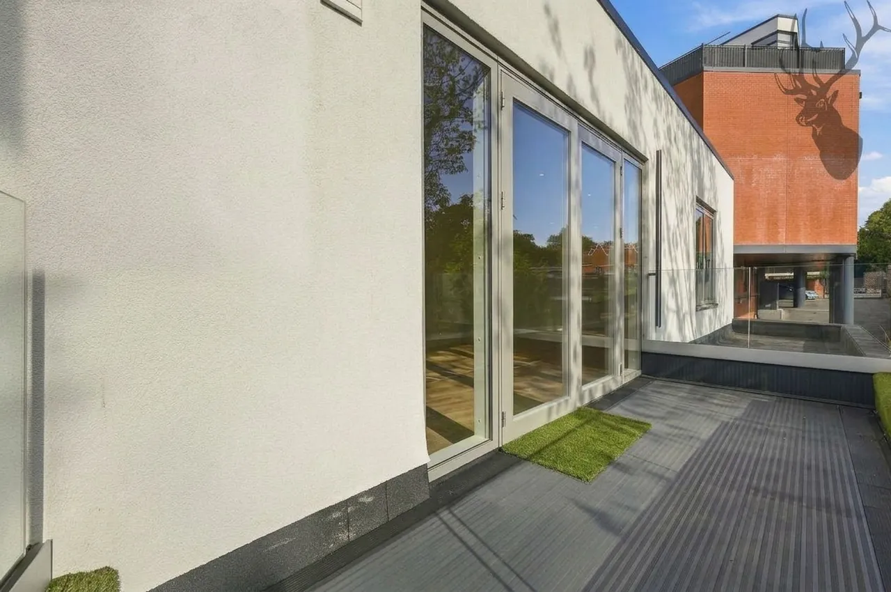 High Road, Chigwell, IG7, photo 12